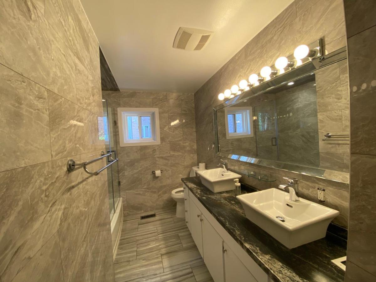 Yonge And Finch Subway !L Spacious & Bright Private Bedroom With Shared Amenties โตรอนโต ภายนอก รูปภาพ